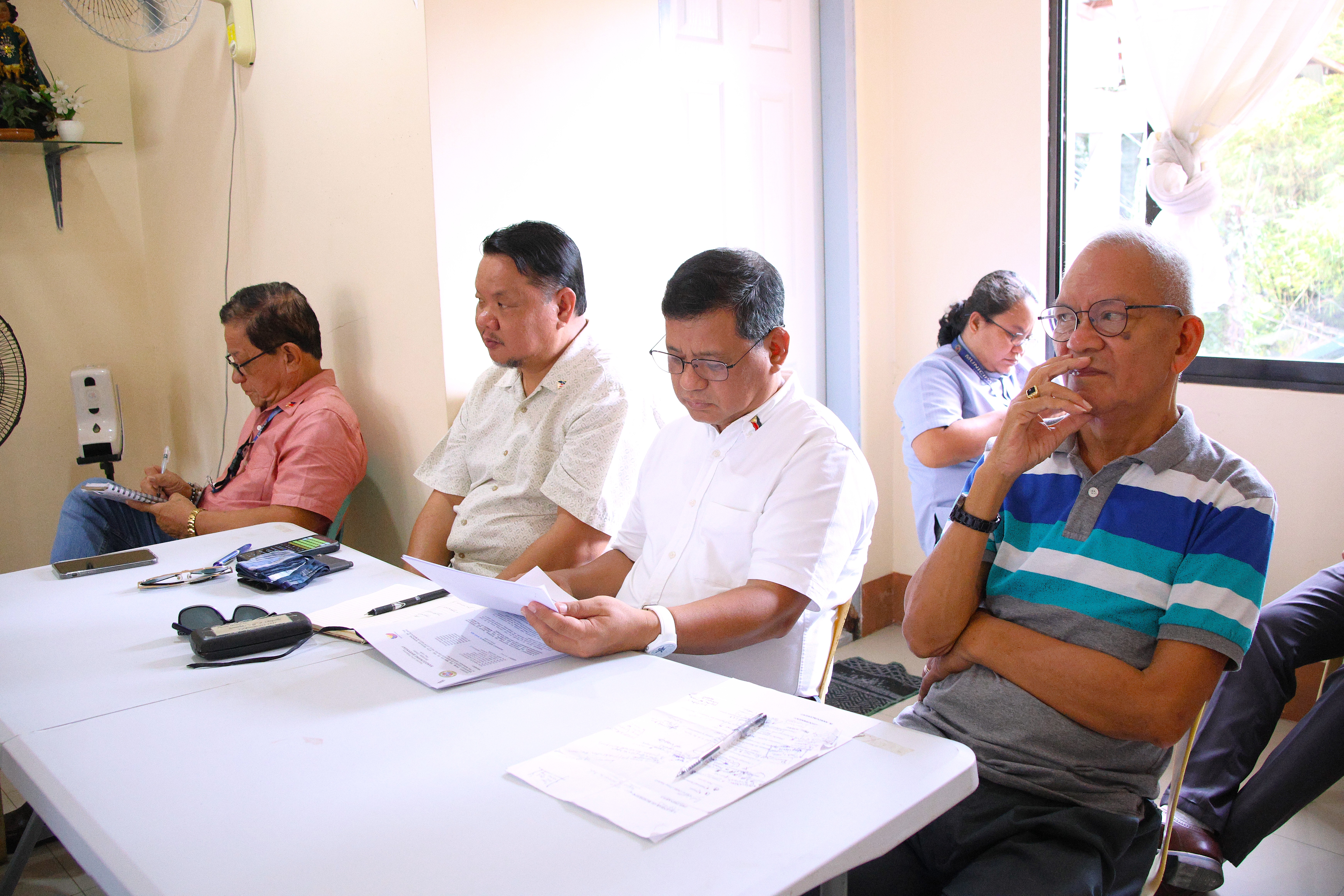 Forum on Legislative Processes and Document Filling continues in Barangay Gacao, Palo, Leyte, led by the Committee on Rules and supported by SB consultant and staffs.